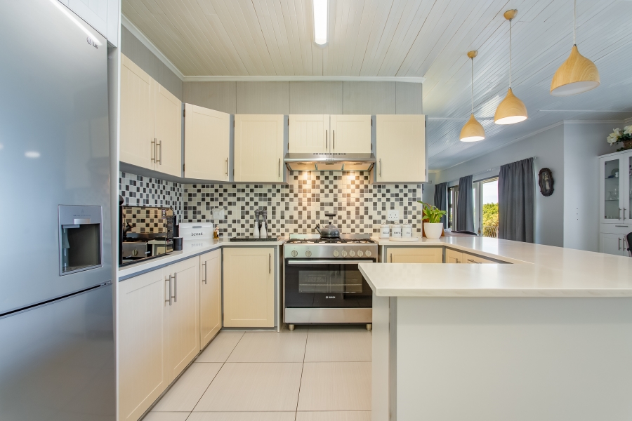 5 Bedroom Property for Sale in Uitsig Western Cape